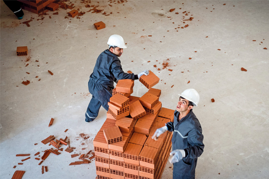 赫克特·赞莫拉，《物质不定性》 2012年，砌砖工人，砖块，尺寸可变