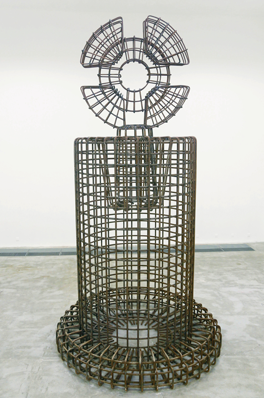 Shao Yi, Fetish: Object in nonsense, 2014-2015 Screw-thread steel, 525 x 280 x 280 cm