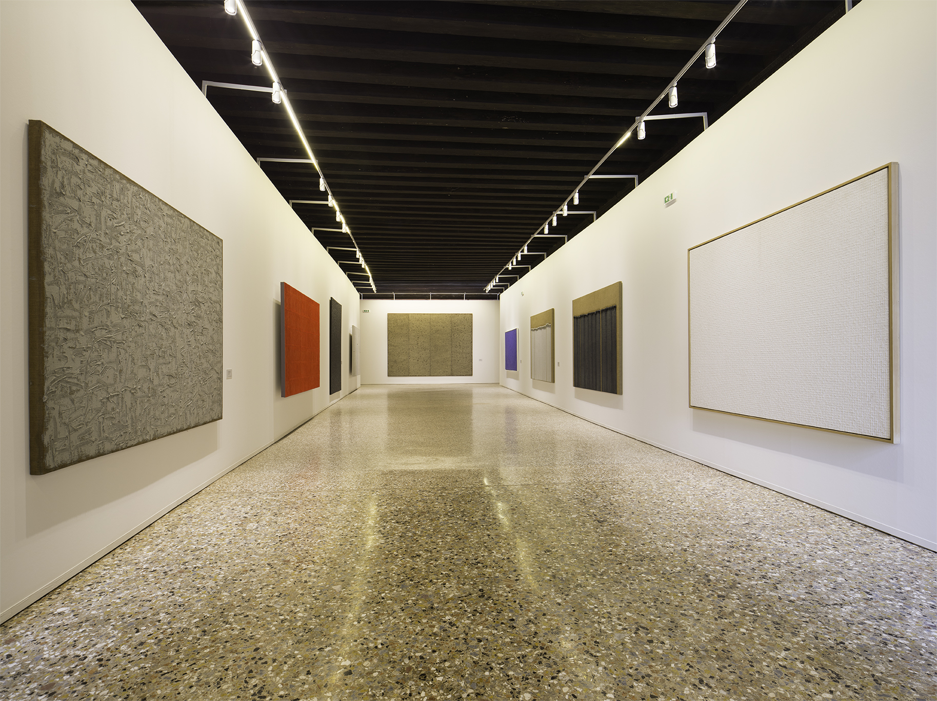 Installation View. Dansaekhwa, collateral event of the 56th International Art Exhibition - la Biennale di Venezia, 2015.  Photo by Fabrice Seixas. Image Provided by Kukje Gallery.
